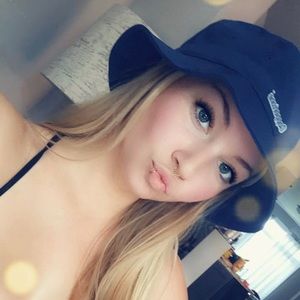 Meet your Posher, Alexandra